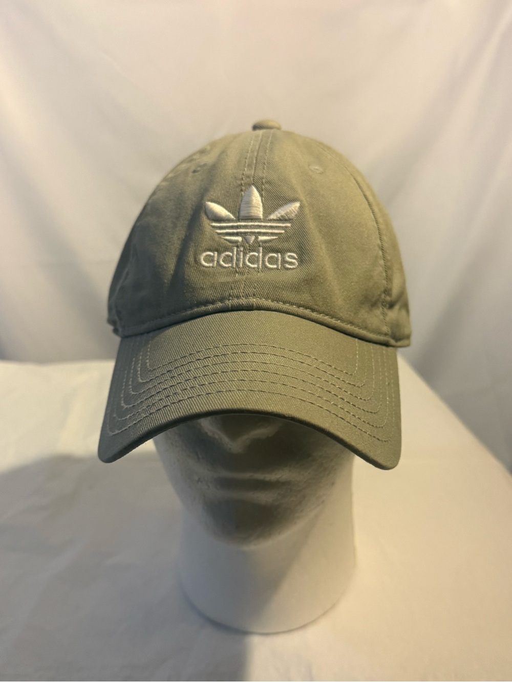 adidas Trefoil Cap in Olive